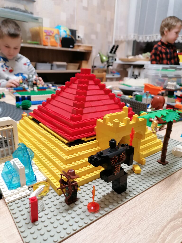 LEGO konstruēšana